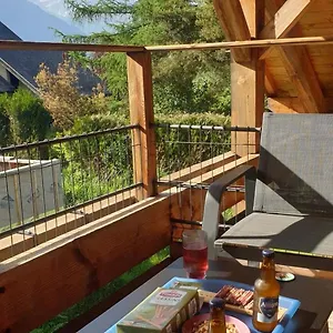 https://whisperive-lodge-le-vert-aux-bords-de-rive.hotels-rhonealpes.com